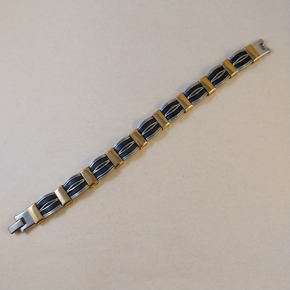 Elegant Two-Tone Men's Bracelet - Picture 10 of 10